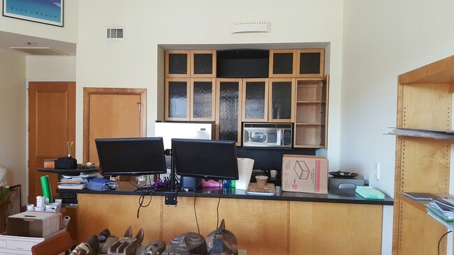 Building Photo - 59 College St