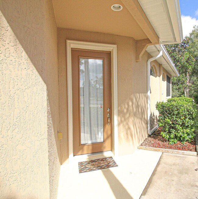 Building Photo - Available Now!! Villa style home located i...