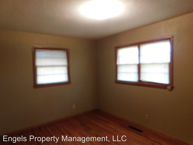 Building Photo - 2 br, 1 bath House - 305 Warren