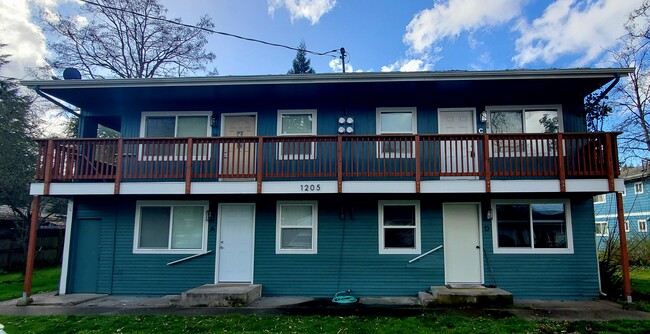 Building Photo - 1205 Cora St SE