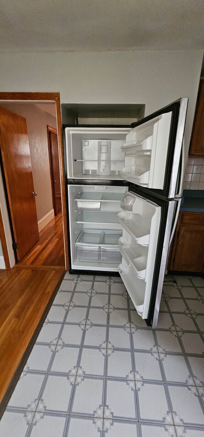 Foto del edificio - 75 Endicott Ave