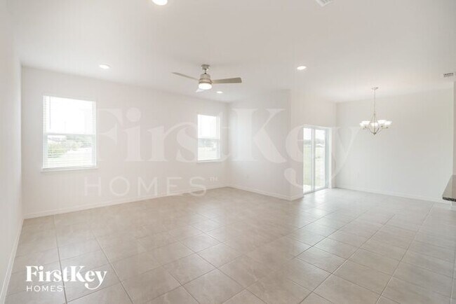 Foto del edificio - 576 Crown Rose Dr