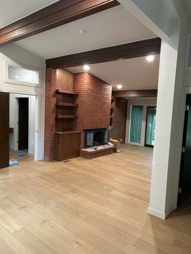Primary Photo - UNFURNISHED Beautiful Large Home Available...