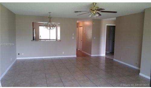 Primary Photo - 164 S Laurel Dr