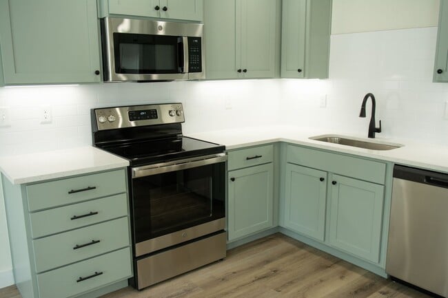 Photo - Newer Townhouse in the heart of West Fork !