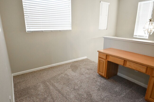 Building Photo - 1725 Dover Cir