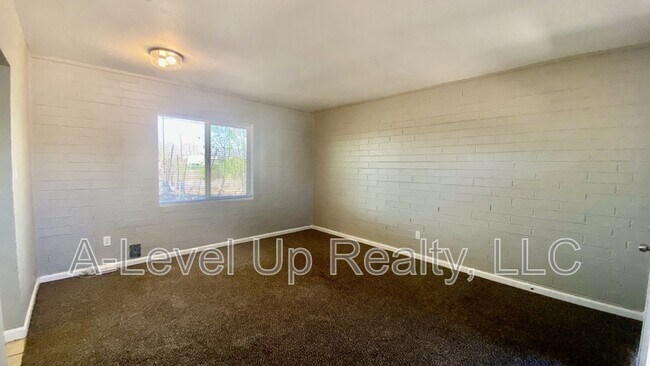 Foto del edificio - 3041 E Proctor Vista