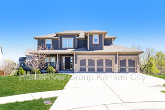 Building Photo - 803 N Cypress Cir