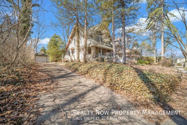 Building Photo - 1764 Radnor Rd