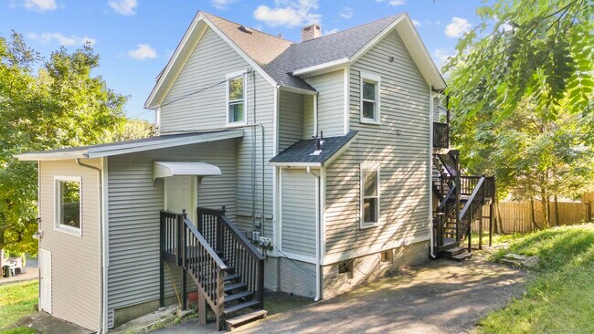Building Photo - 19 Woodbridge Ave
