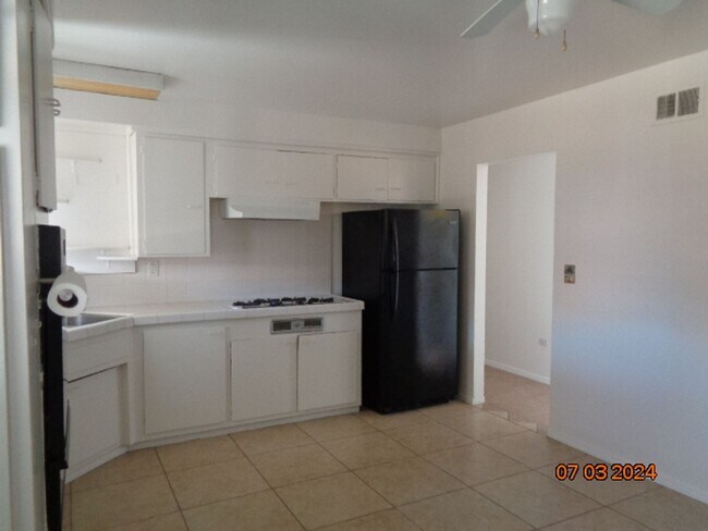 Building Photo - Clean One Story with 1219 sq. ft.