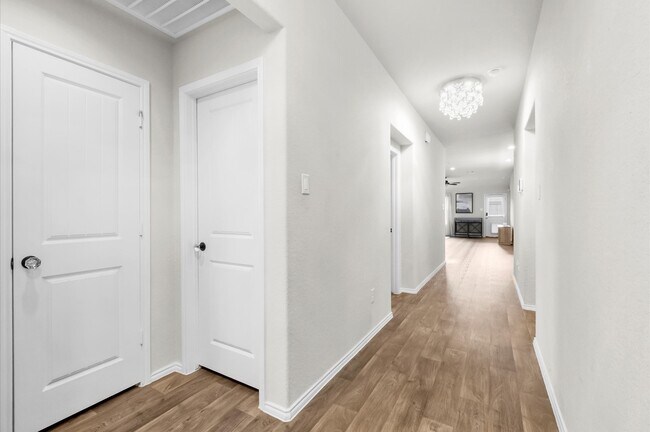 Foto del edificio - 8207 Amaryllis Ct
