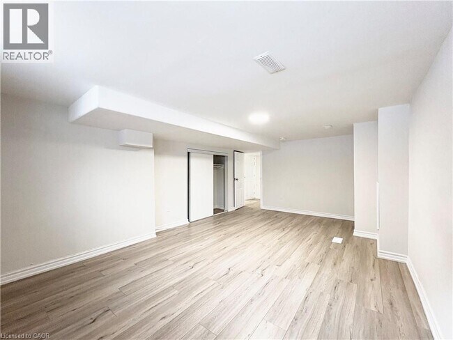 Building Photo - 76 William St