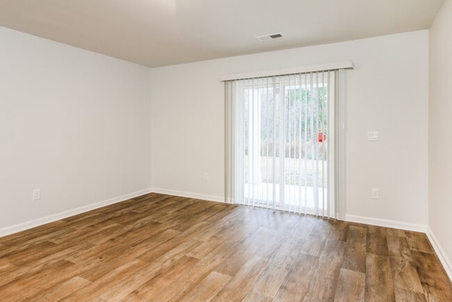 Foto del edificio - 523 Sugar Pne Dr