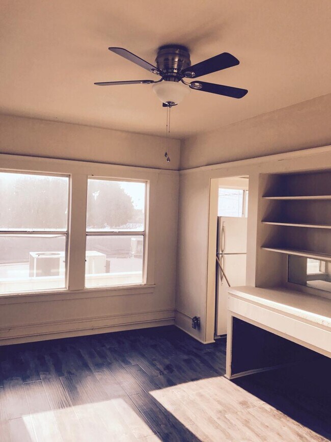 Building Photo - 3073 W Pico Blvd