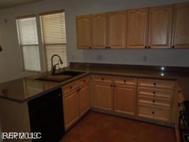 Building Photo - 4 br, 2.5 bath House - 9012 Rendon