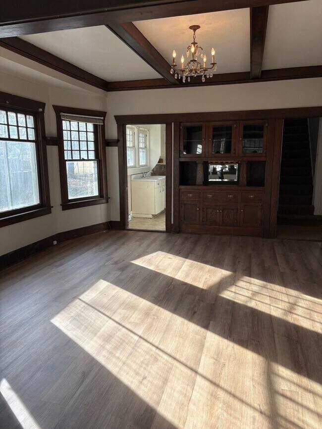 Building Photo - Charming Updated South Hill 4 Bedroom 1 Bath Home