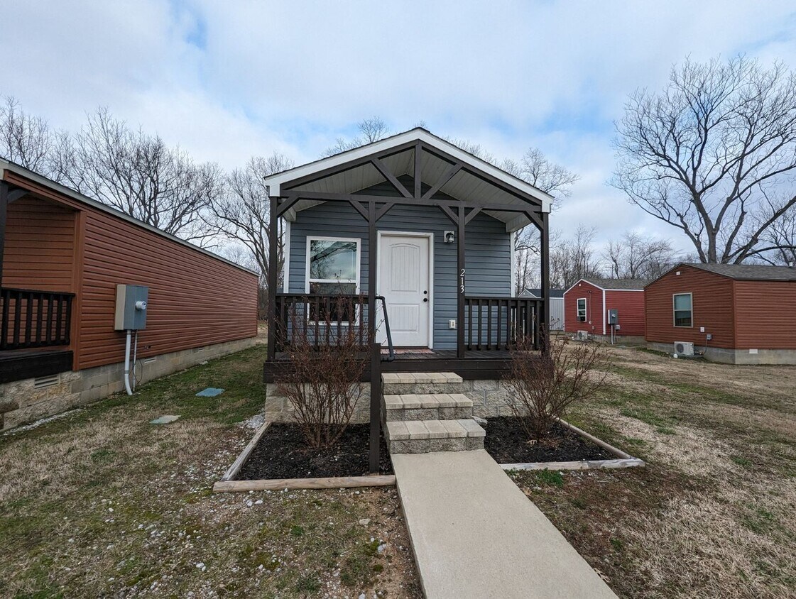 Foto principal - 1 Bedroom/1 Bathroom Tiny Home Cottage in ...