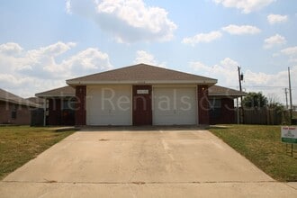 Building Photo - 2808 Alma Dr