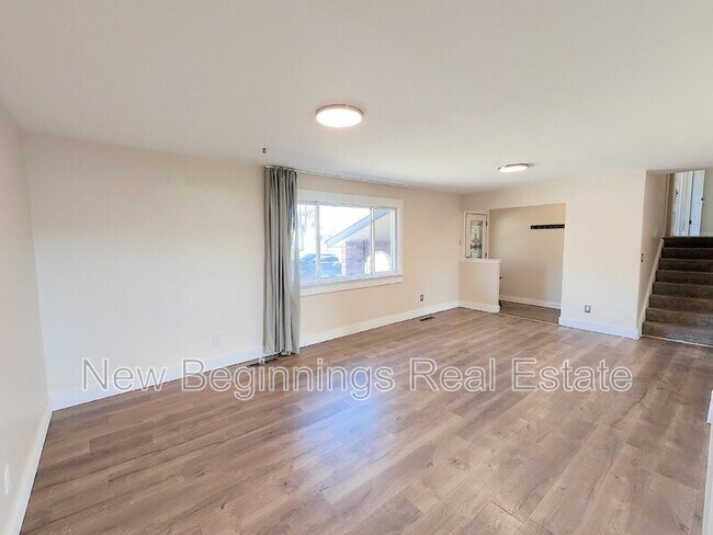 Foto del edificio - 5330 Silver Spur Ave