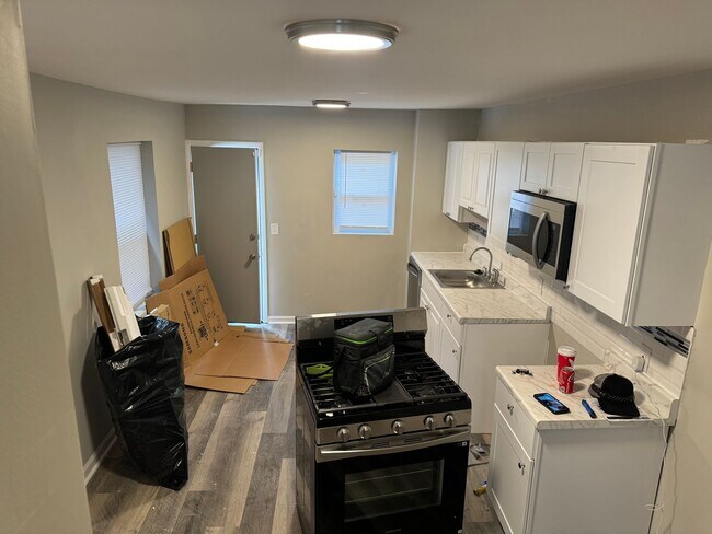 Foto del edificio - Fully Renovated 3-Bedroom Townhome in Brew...