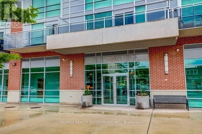 Building Photo - 215 Queen St E