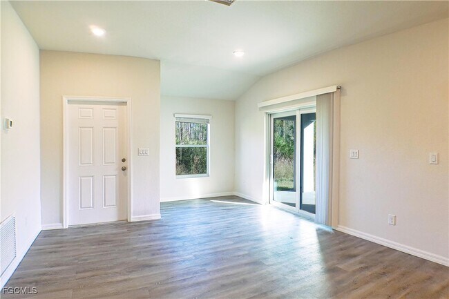 Building Photo - 225 Rogers St