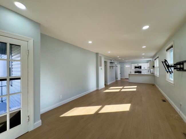 Building Photo - Charming 3 Bedroom/3 Bathroom Detached Home in Woodlawn, MD!