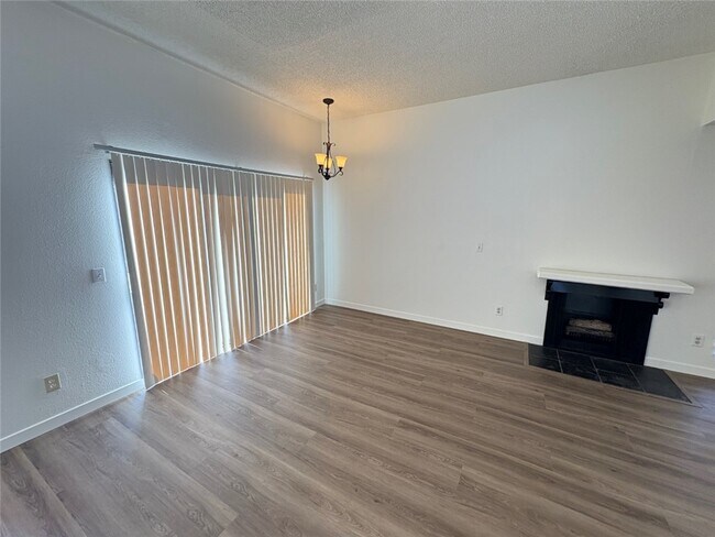 Foto del edificio - 2323 Whitesands Dr