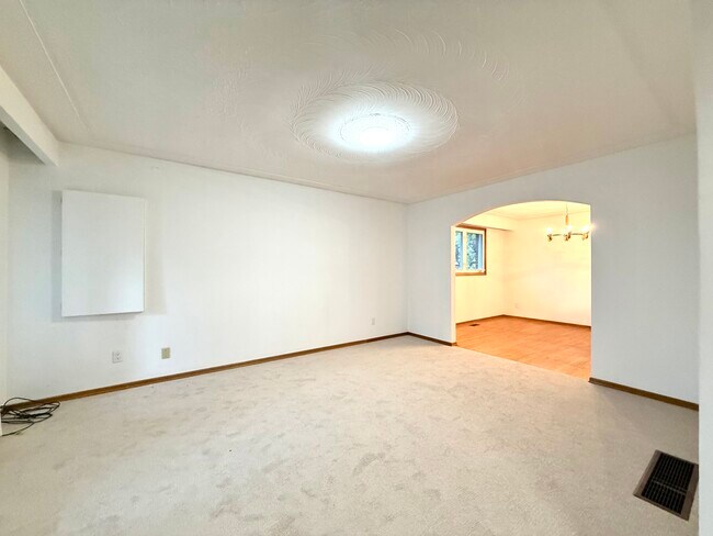Photo du bâtiment - Unit 1-100 Taymall Street Hamilton Ontario L8W 1Z4