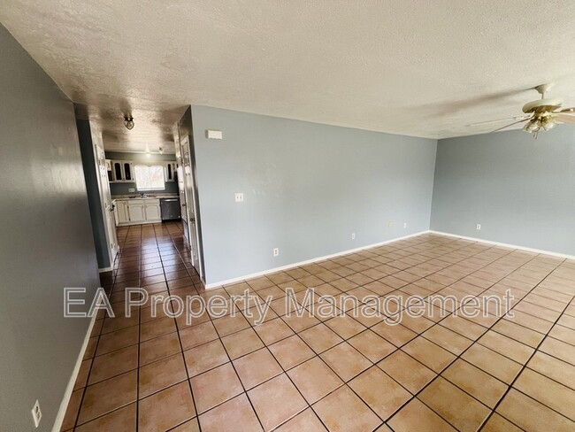 Building Photo - 1225 11th St SE