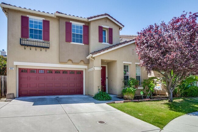 Foto del edificio - Spacious 4-Bedroom Home on Private Cul-De-...