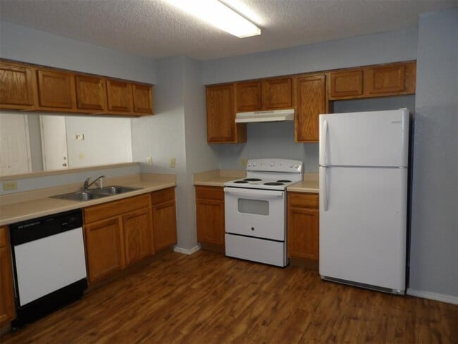 Building Photo - 223 Brad St