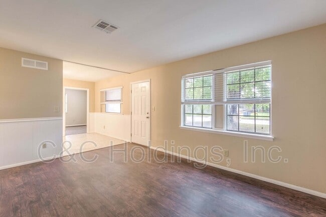 Building Photo - 212 201st E Ave