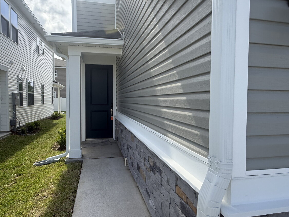 Foto principal - 6850 Rhapsody Rd