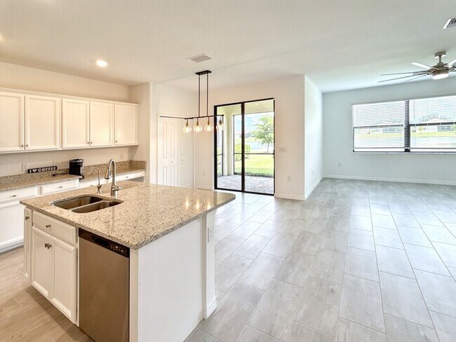Foto del edificio - 11305 Shady Blossom Dr