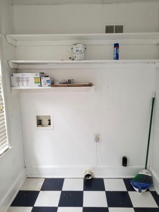 Foto del edificio - 295 Perryclear St