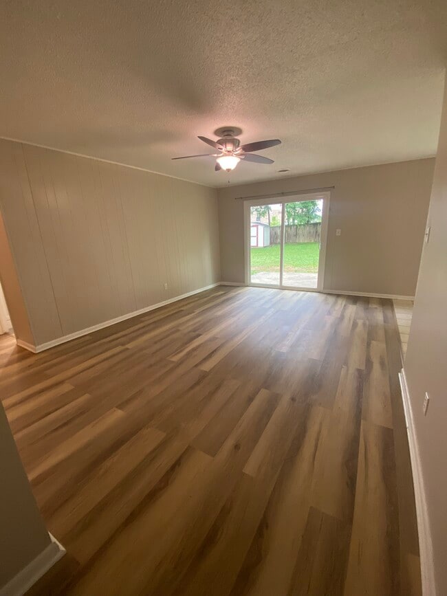 Foto del edificio - 3448 N Northwood Ave