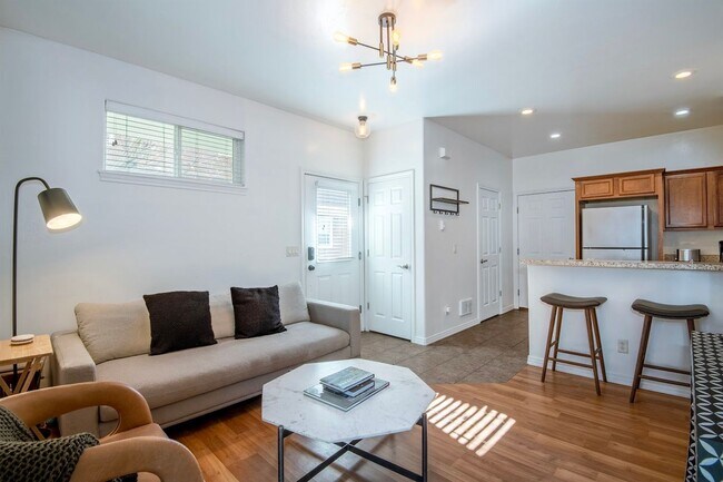 Foto del edificio - Fully Furnished 2 BR Townhouse in Driggs with Attached Garage
