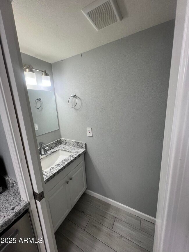 Foto del edificio - 4703 E Portland St
