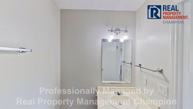 Foto del edificio - 2BD/2BA Home with Fenced Back Yard