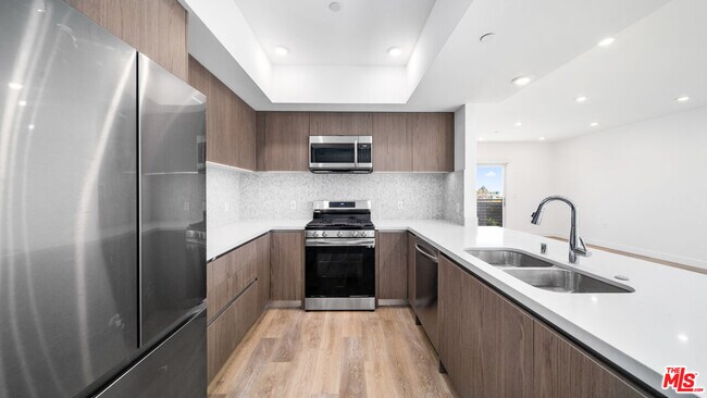 Foto del edificio - 5153 W Maplewood Ave