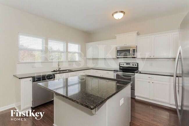Building Photo - 304 Royal Windsor Dr