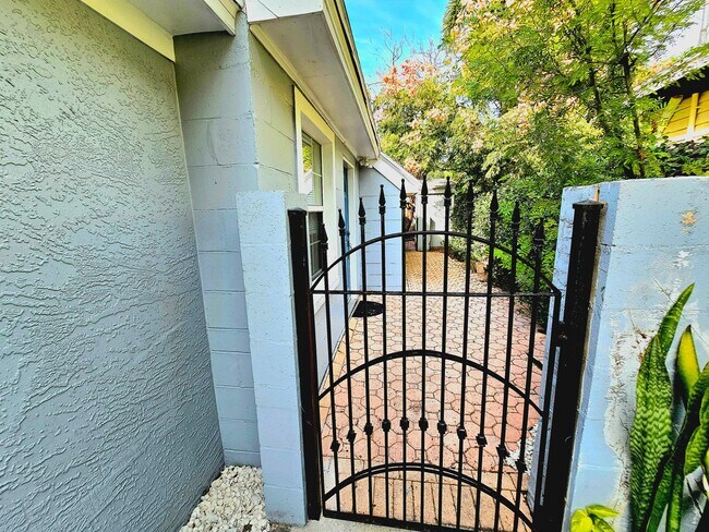 Building Photo - One bedroom, one bath beautiful home near Crescent Lake- move in now- 1/2 off first month rent an...