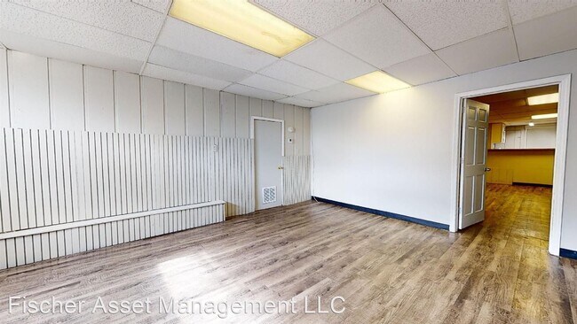 Building Photo - 3 br, 1 bath Apartment - 6904 Lorain Ave 6...
