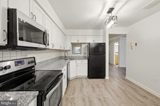 Building Photo - 2211 Woodbox Lane Unit A