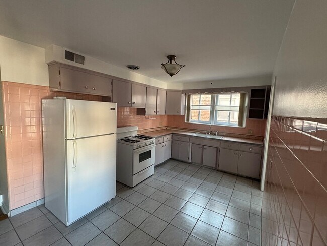 Foto del edificio - 5746 N Kimball Ave