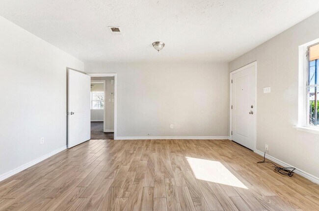 Foto del edificio - 4637 Carmen St