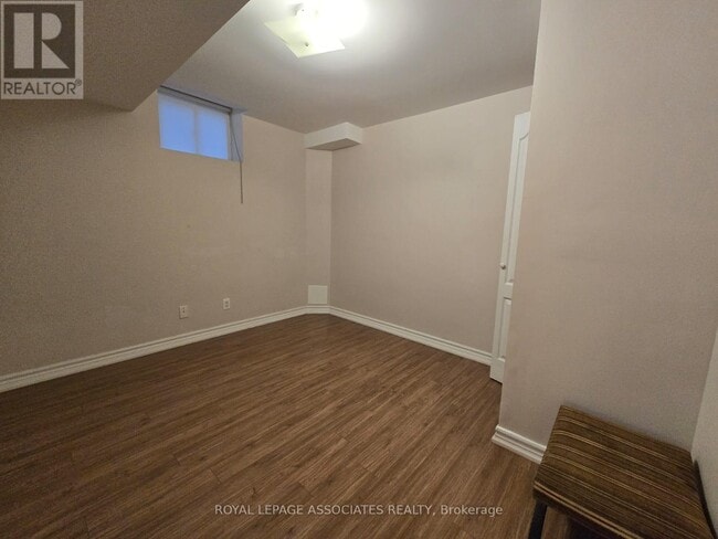 Building Photo - 72 Starhill Crescent
