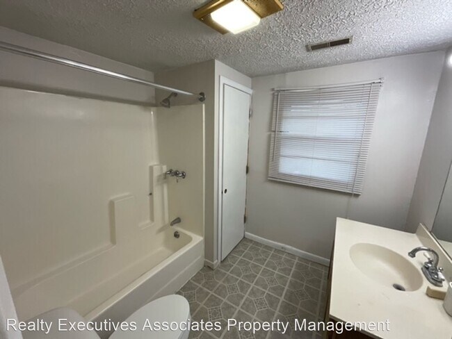 Foto del edificio - 3 br, 2 bath House - 2308 Bradshaw Garden Rd